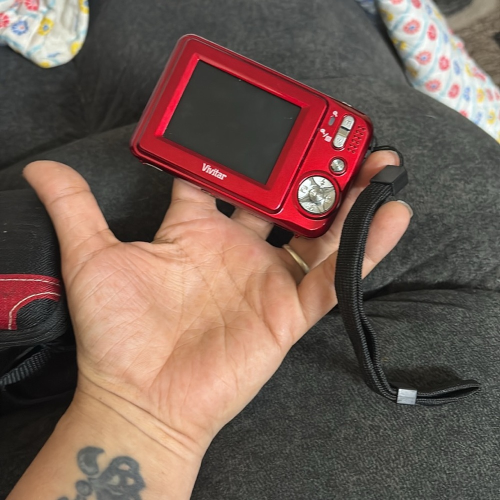 Red Digital Camera with Case - Picture 5 of 6